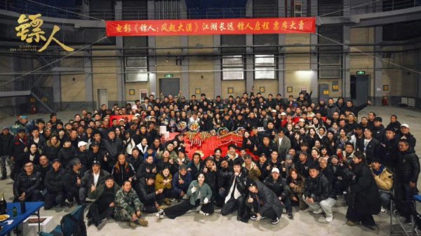 俊升配资 那尔那茜塌房了，你会罢看《镖人：风起大漠》吗？